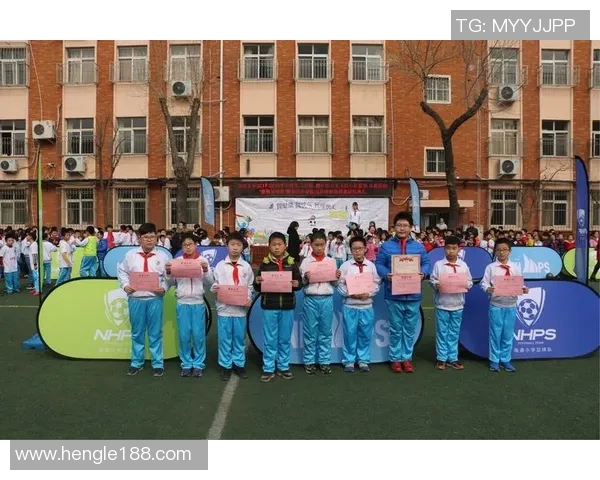 在作业中学习足球明星的奋斗故事与成长历程